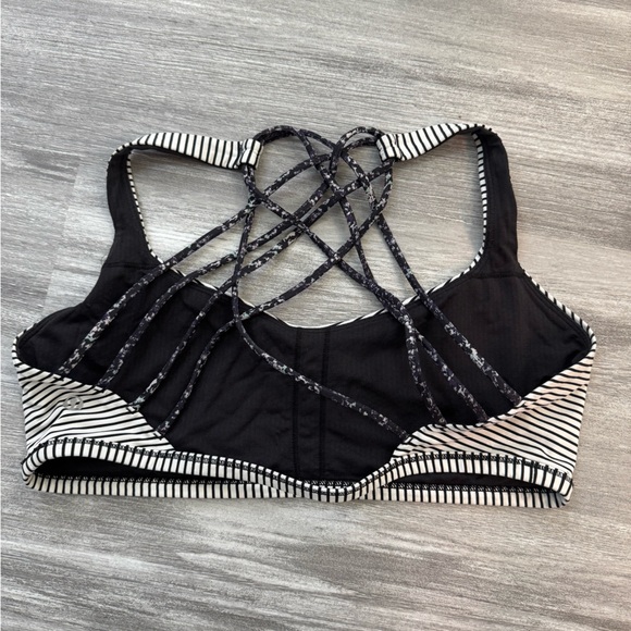 Lululemon bra (12) - Picture 2 of 3